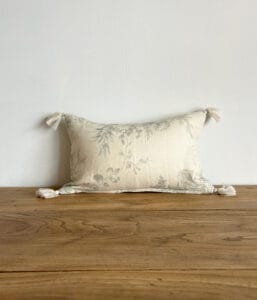 英国花柄 タッセル付きスモールクッション 【ローゼスブルー】