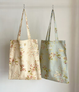 クラシック花柄トートバッグ【ホワイト・ブルー】