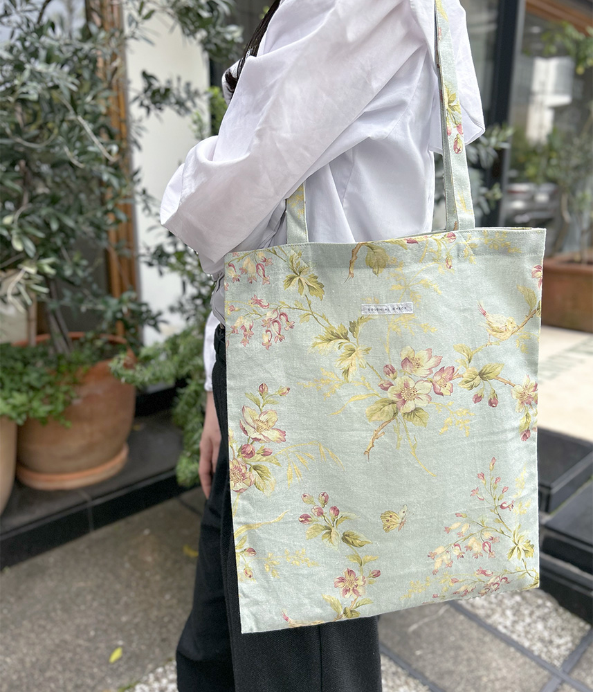 クラシック花柄トートバッグ【ホワイト・ブルー】