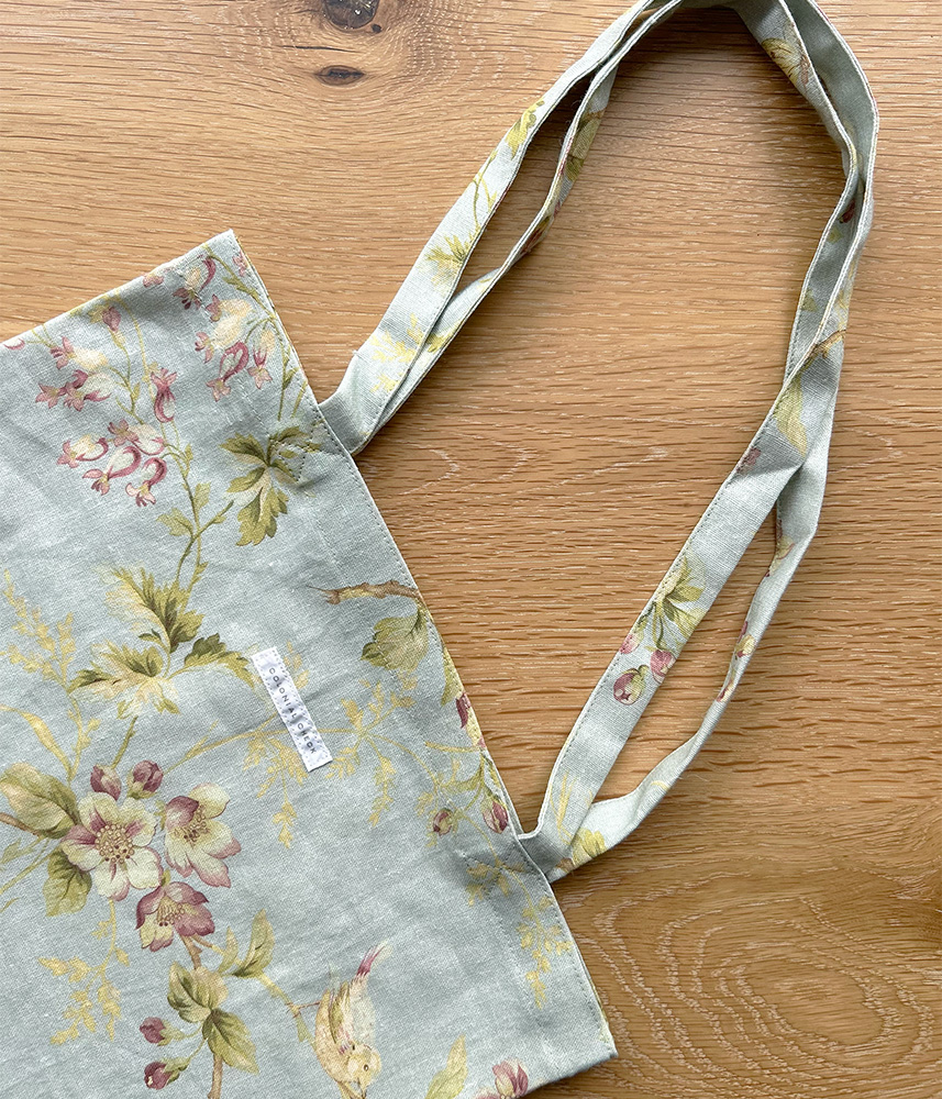 クラシック花柄トートバッグ【ホワイト・ブルー】