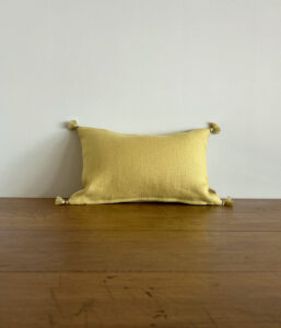 ベルギーリネン タッセル付きスモールクッション【コーンシルク】