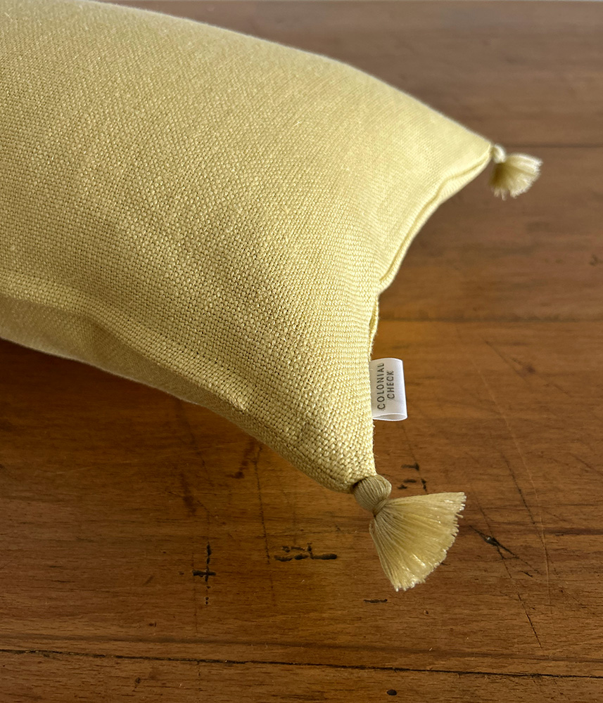 ベルギーリネン タッセル付きスモールクッション【コーンシルク】