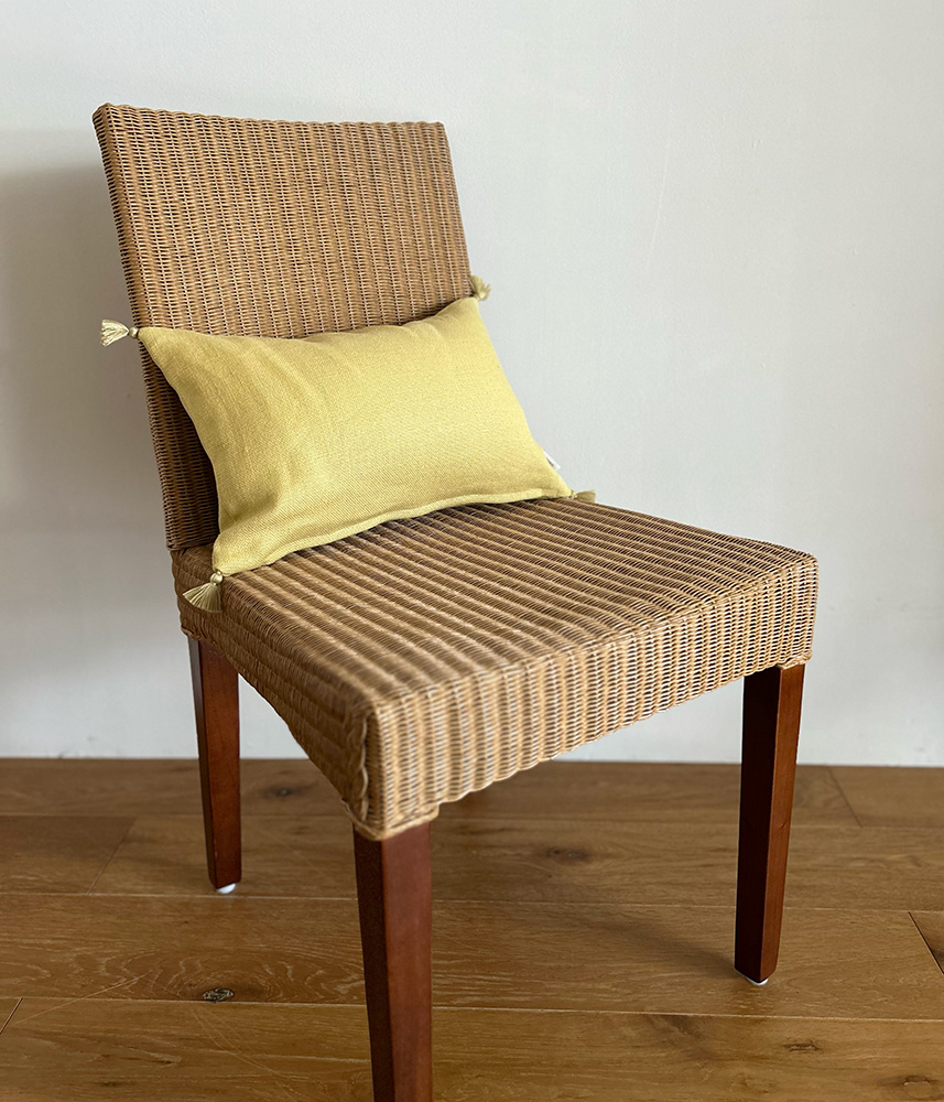 ベルギーリネン タッセル付きスモールクッション【コーンシルク】