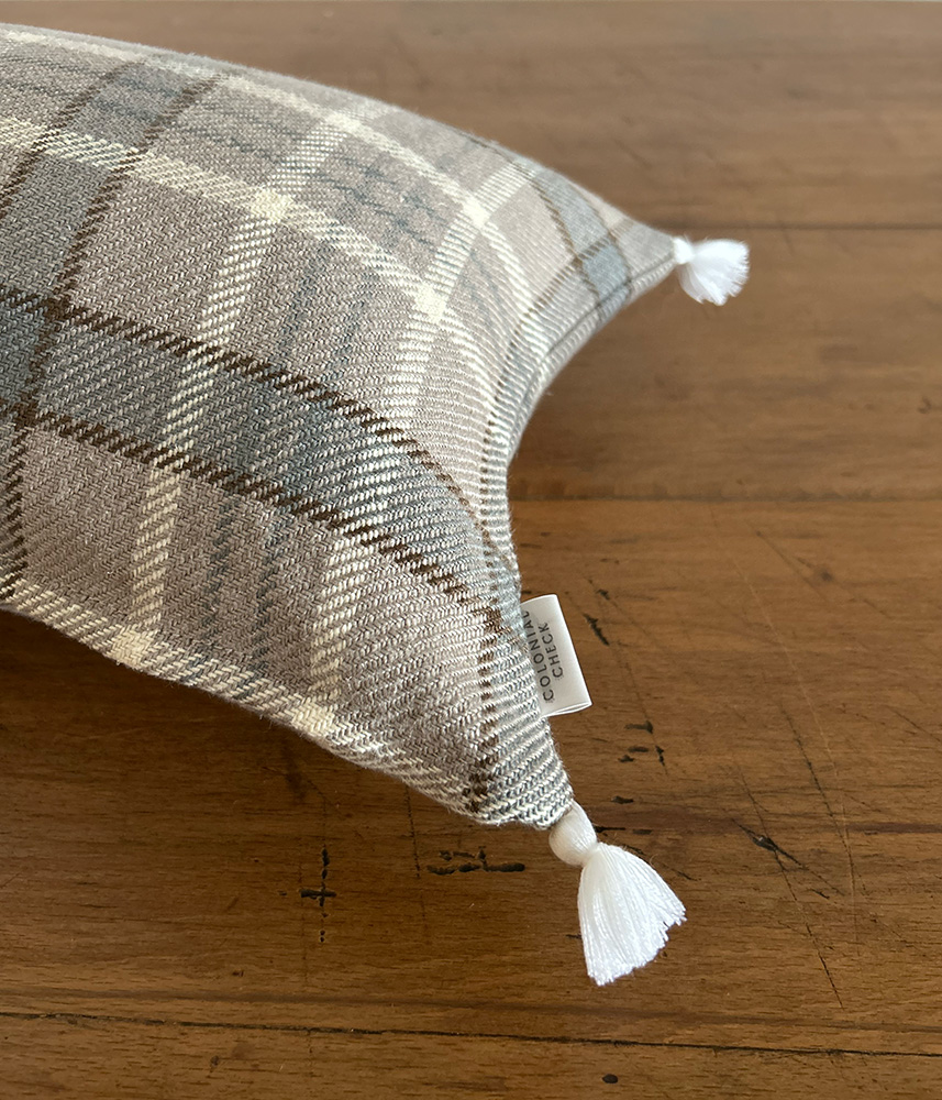 ベルギーリネン タッセル付きスモールクッション【プレイドアエレオ】